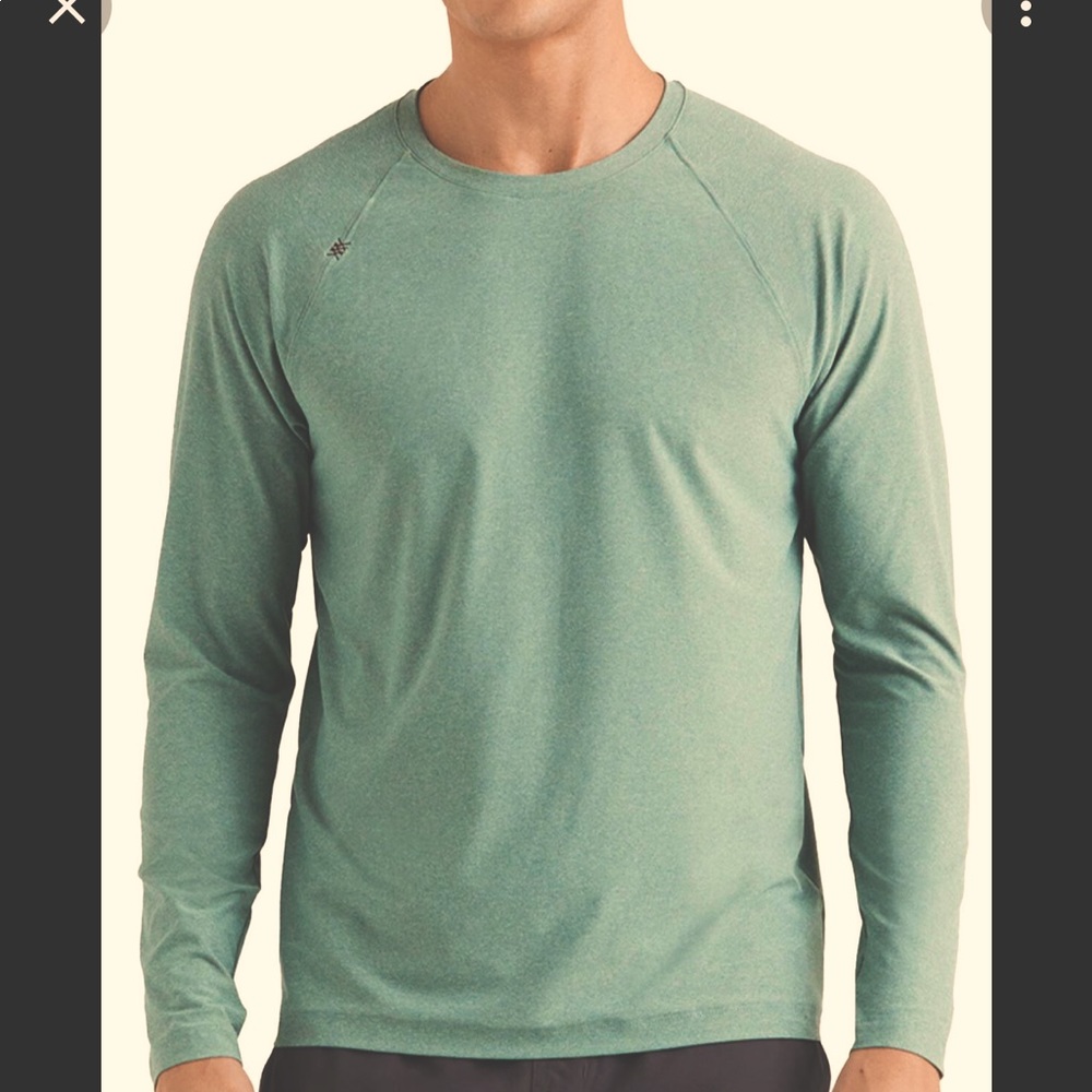 RHONE REIGN LONG SLEEVE
Soft Sweat-Wicking Top
Light green long sleeve T-shirt